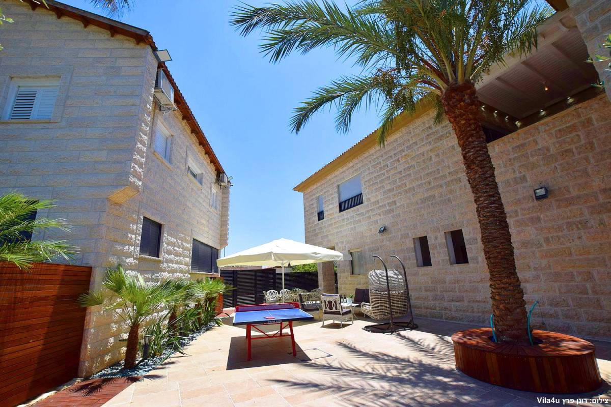 84672 המתחם החיצוני, אחוזת אפיקי מים, וילה  בתירוש וילות - Vila