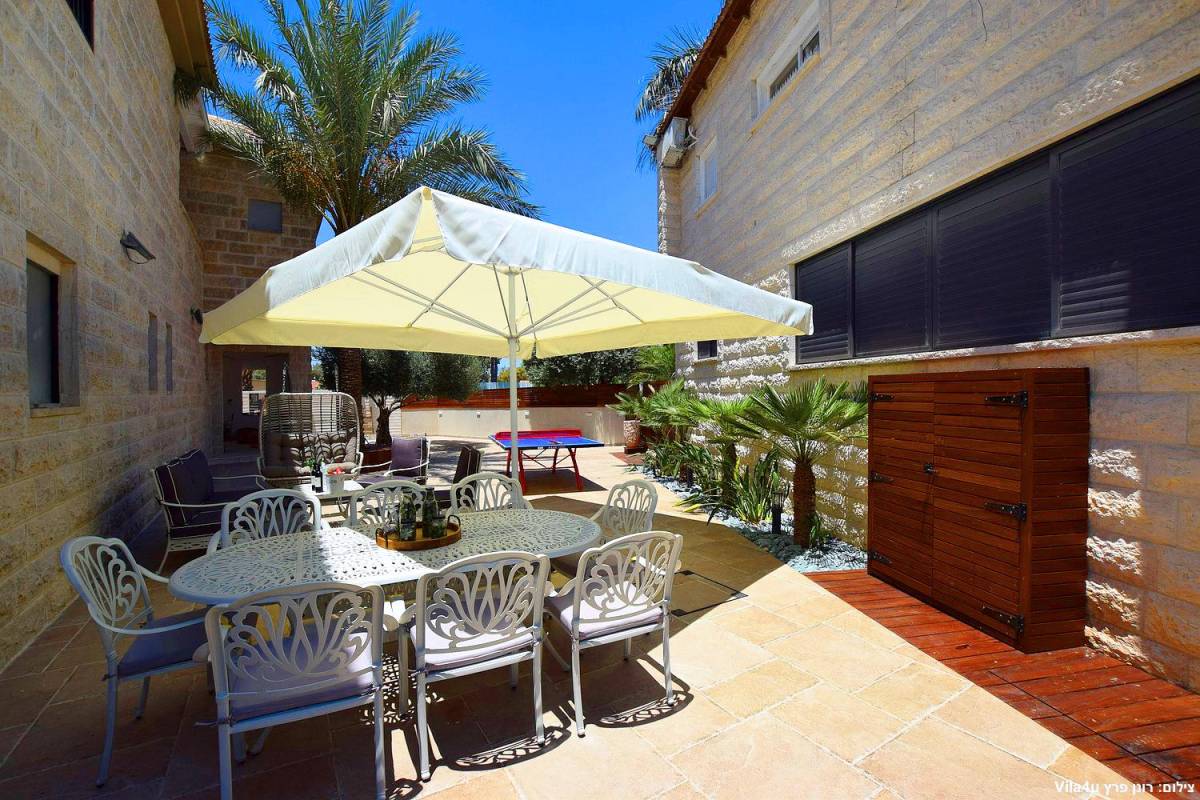 84673 המתחם החיצוני, אחוזת אפיקי מים, וילה  בתירוש וילות - Vila