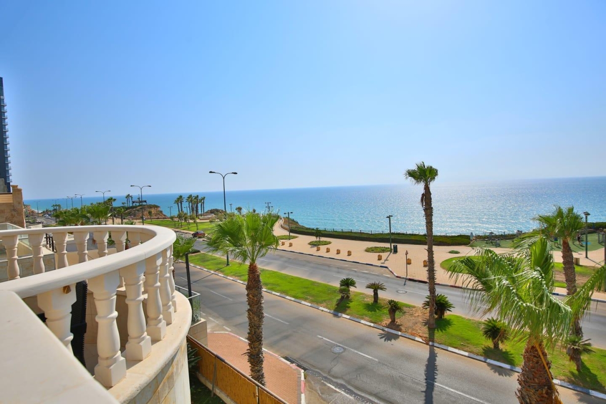 85287 המתחם החיצוני, וילה רויאל מול הים, וילה  בנתניה וילות - Vila