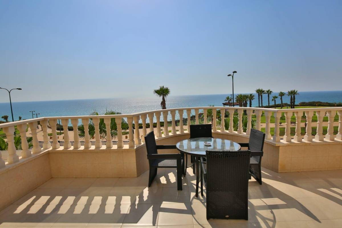 85288 המתחם החיצוני, וילה רויאל מול הים, וילה  בנתניה וילות - Vila