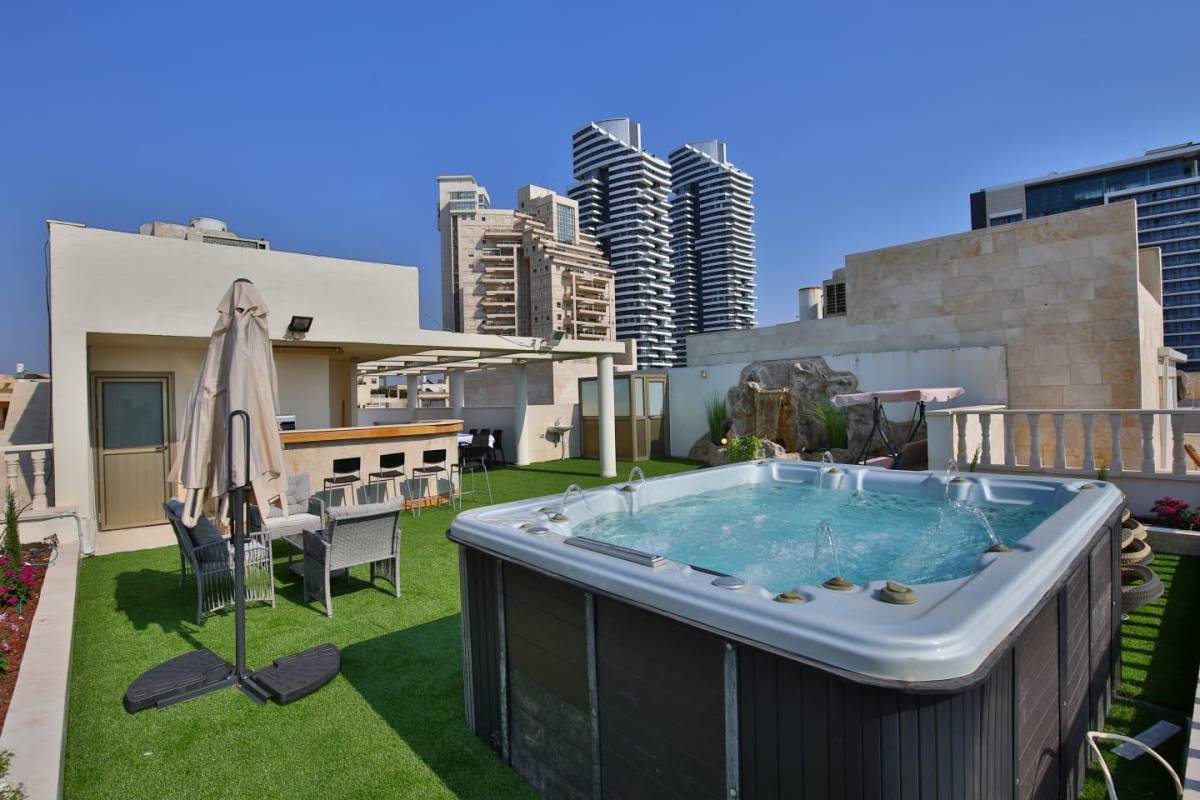 85299 המתחם החיצוני, וילה רויאל מול הים, וילה  בנתניה וילות - Vila