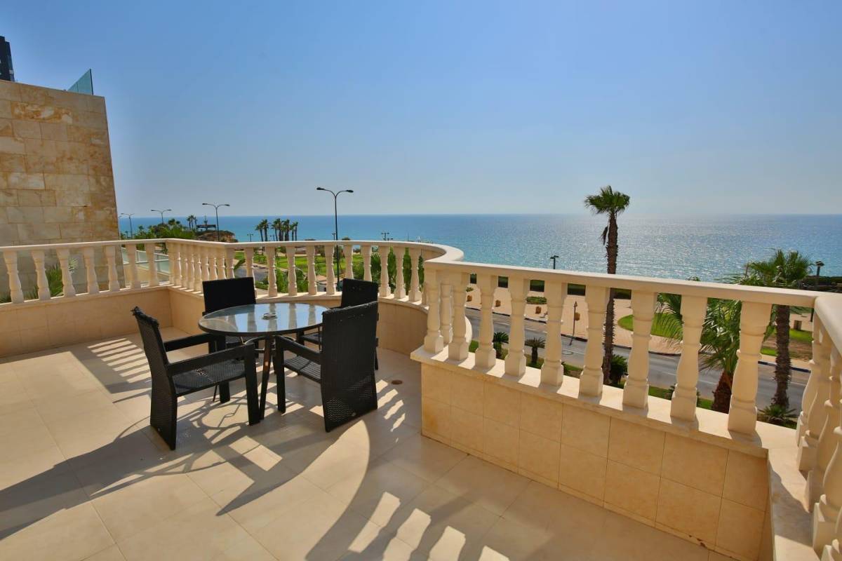 85303 המתחם החיצוני, וילה רויאל מול הים, וילה  בנתניה וילות - Vila