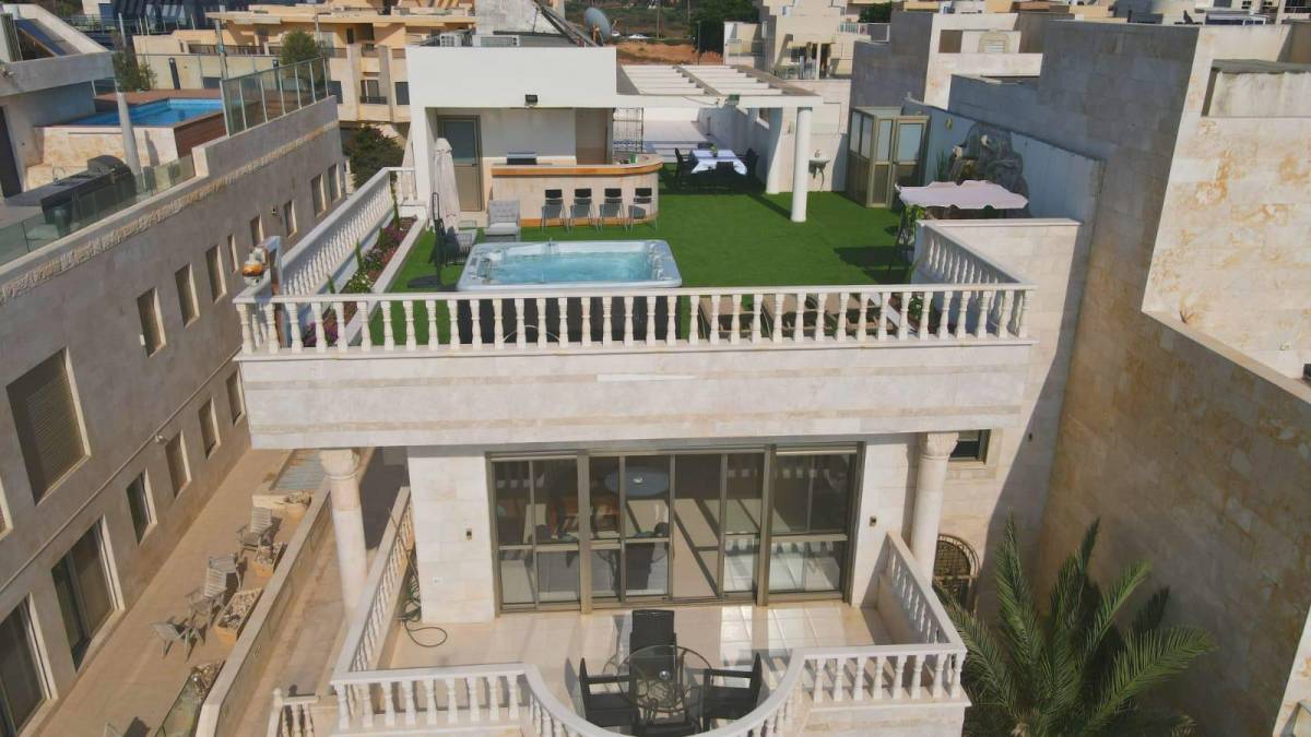 85328 המתחם החיצוני, וילה רויאל מול הים, וילה  בנתניה וילות - Vila