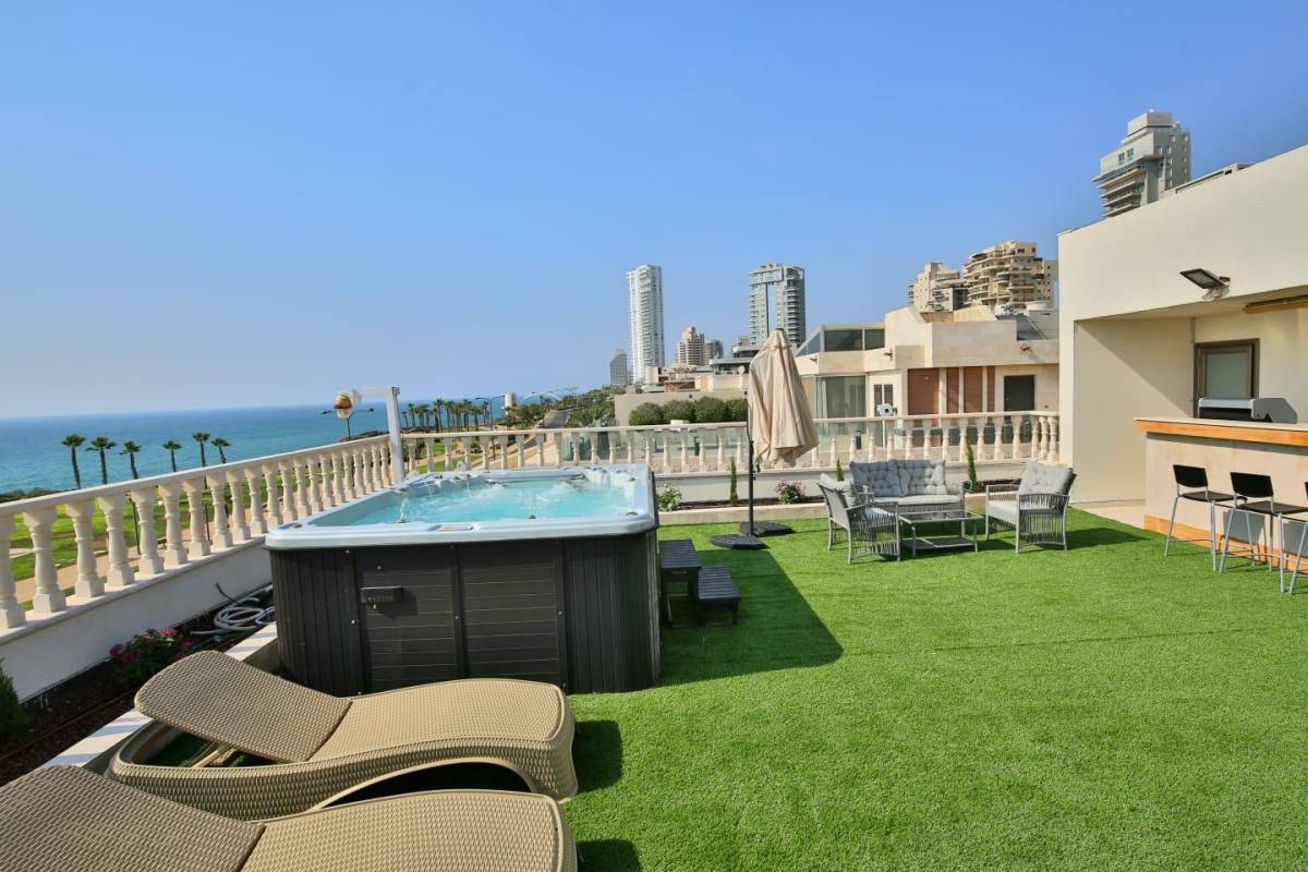 85330 המתחם החיצוני, וילה רויאל מול הים, וילה  בנתניה וילות - Vila