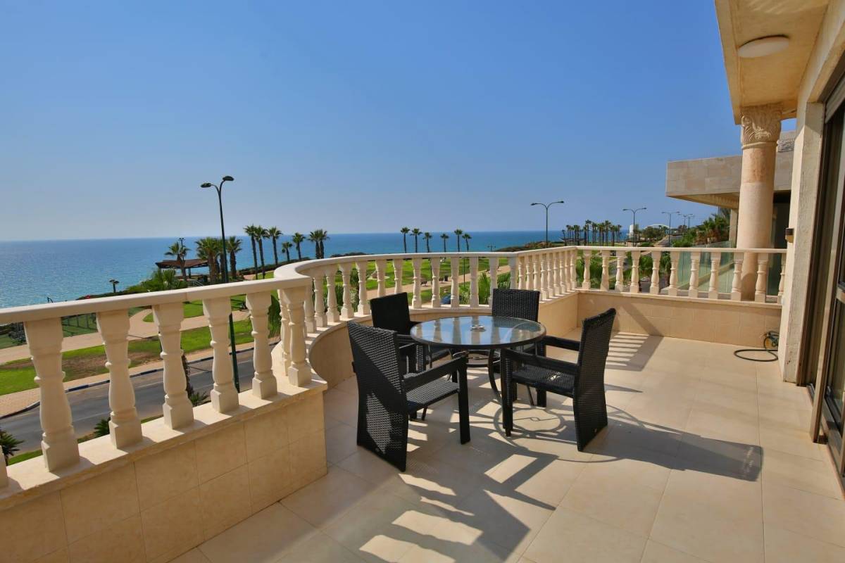 85332 המתחם החיצוני, וילה רויאל מול הים, וילה  בנתניה וילות - Vila