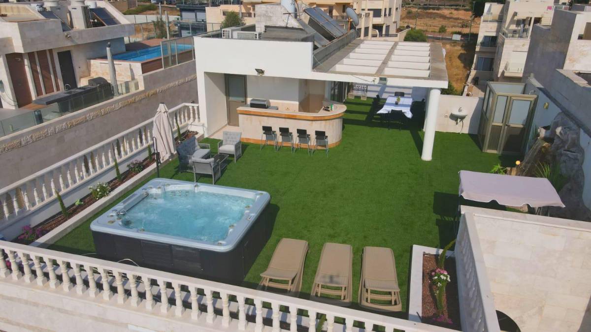 85335 המתחם החיצוני, וילה רויאל מול הים, וילה  בנתניה וילות - Vila