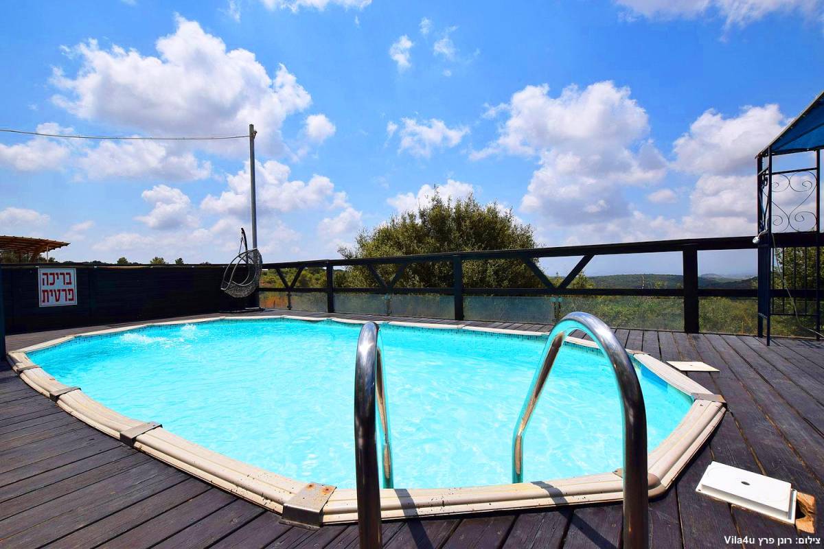 87691 בריכת השחייה + החצר, חוות מונפורטויטו, וילה  בגורן וילות - Vila
