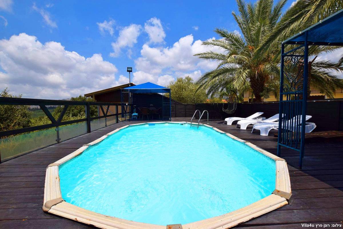 87695 בריכת השחייה + החצר, חוות מונפורטויטו, וילה  בגורן וילות - Vila