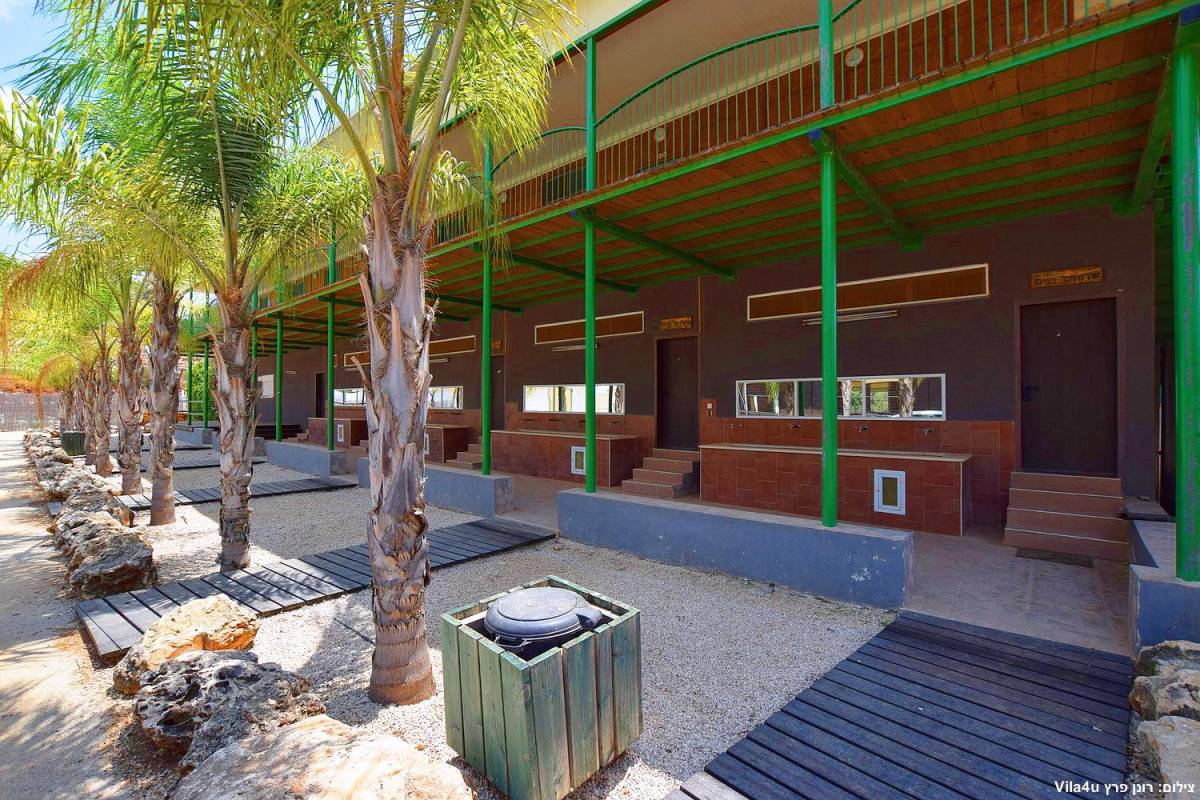 87704 בריכת השחייה + החצר, חוות מונפורטויטו, וילה  בגורן וילות - Vila