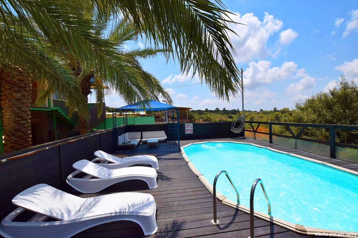 87707 בריכת השחייה + החצר, חוות מונפורטויטו, וילה  בגורן וילות - Vila