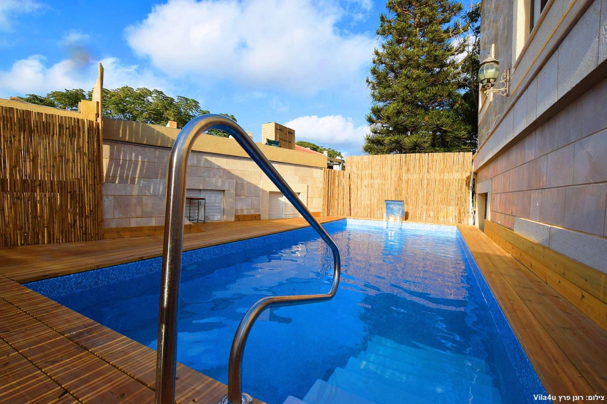 88863 המתחם החיצוני, אחוזת הים, וילה  בנהריה וילות - Vila