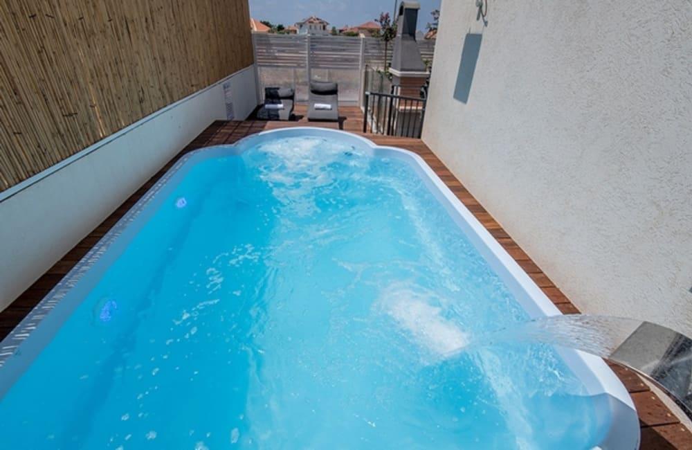 בריכה המתחם החיצוני, ארכיטקט ביץ' האוס, וילה  בחדרה וילות - Vila