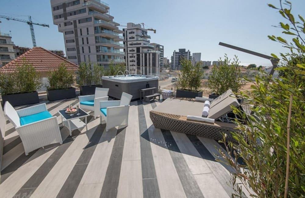 גינה המתחם החיצוני, ארכיטקט ביץ' האוס, וילה  בחדרה וילות - Vila