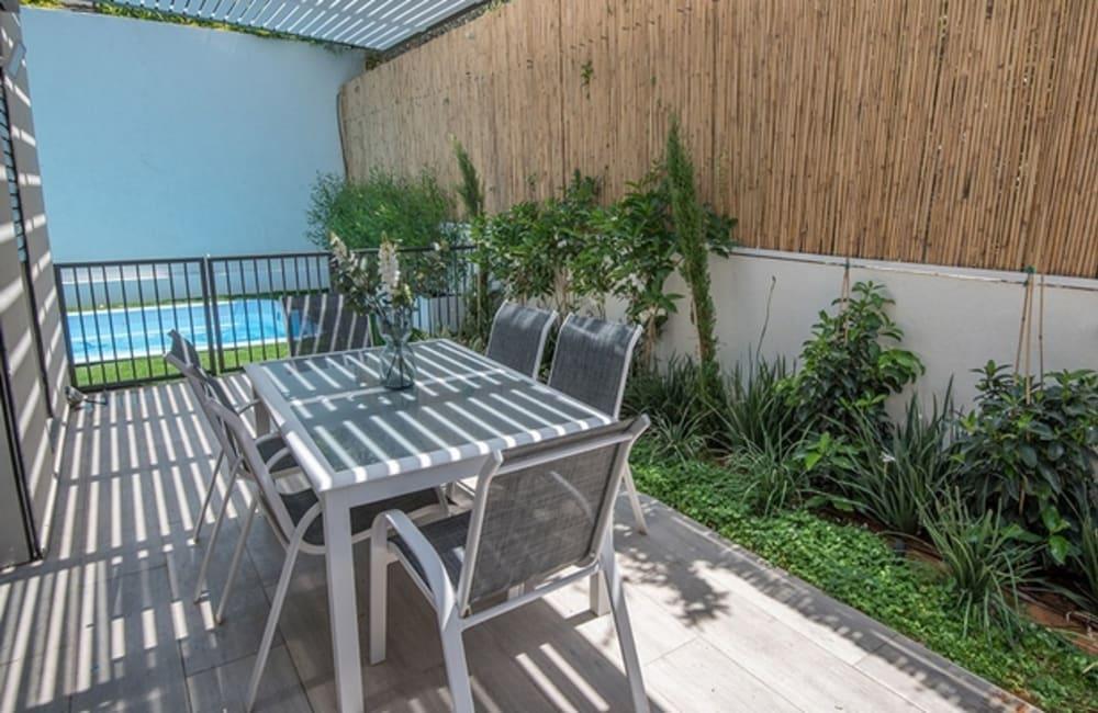 גינה המתחם החיצוני, ארכיטקט ביץ' האוס, וילה  בחדרה וילות - Vila