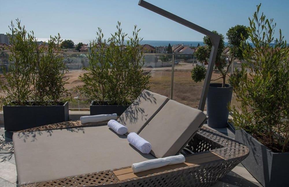 מרפסת המתחם החיצוני, ארכיטקט ביץ' האוס, וילה  בחדרה וילות - Vila