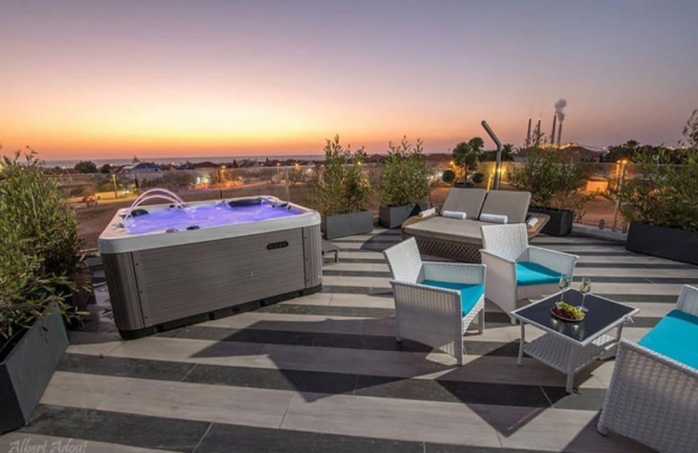 גקוזי המתחם החיצוני, ארכיטקט ביץ' האוס, וילה  בחדרה וילות - Vila