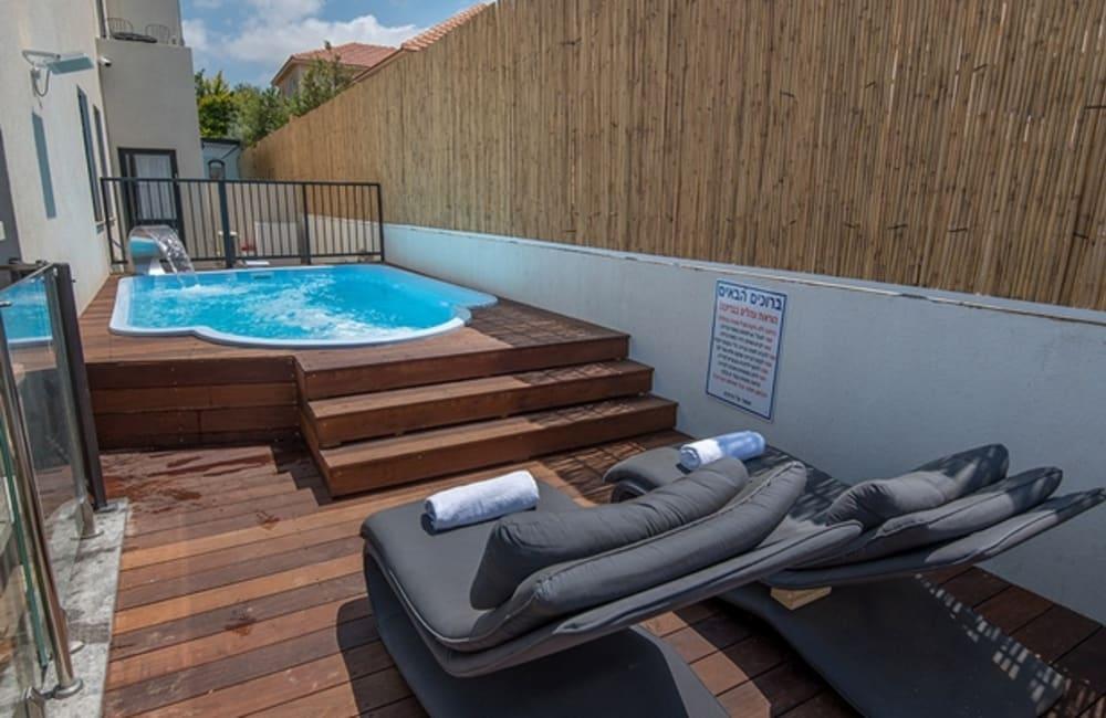 בריכה המתחם החיצוני, ארכיטקט ביץ' האוס, וילה  בחדרה וילות - Vila