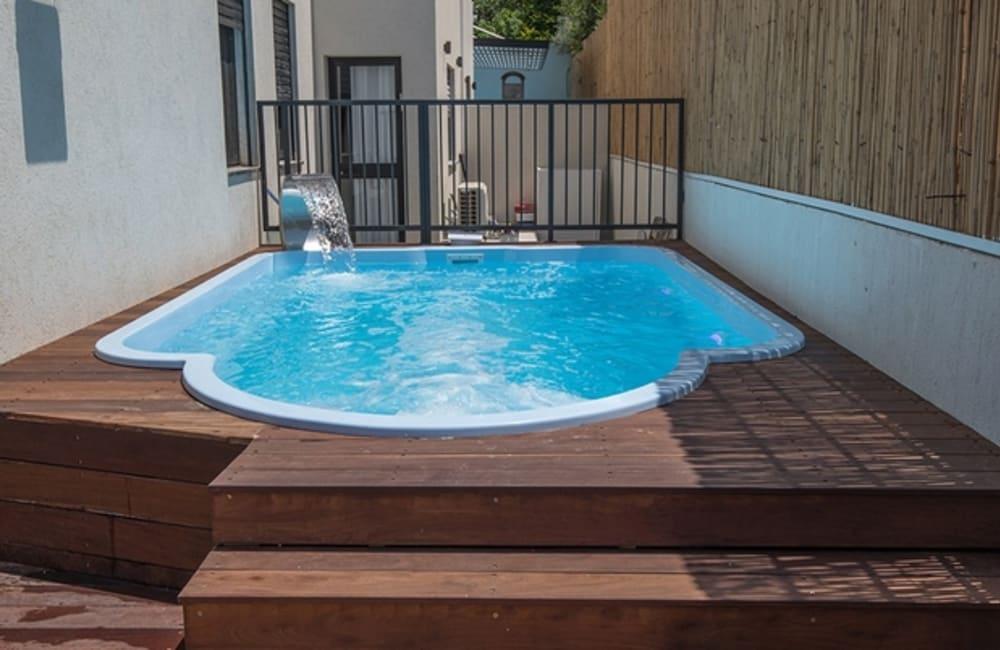 בריכה המתחם החיצוני, ארכיטקט ביץ' האוס, וילה  בחדרה וילות - Vila