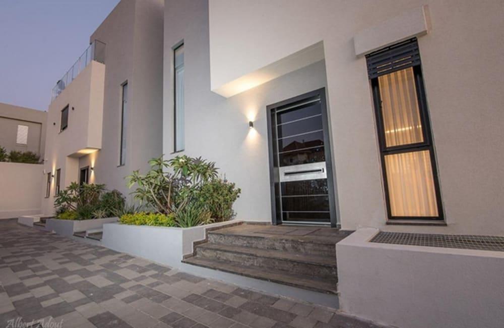 וילה המתחם החיצוני, ארכיטקט ביץ' האוס, וילה  בחדרה וילות - Vila