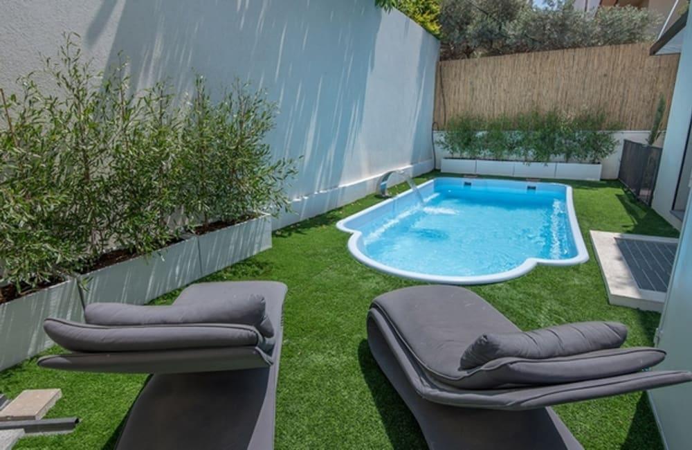 בריכה המתחם החיצוני, ארכיטקט ביץ' האוס, וילה  בחדרה וילות - Vila