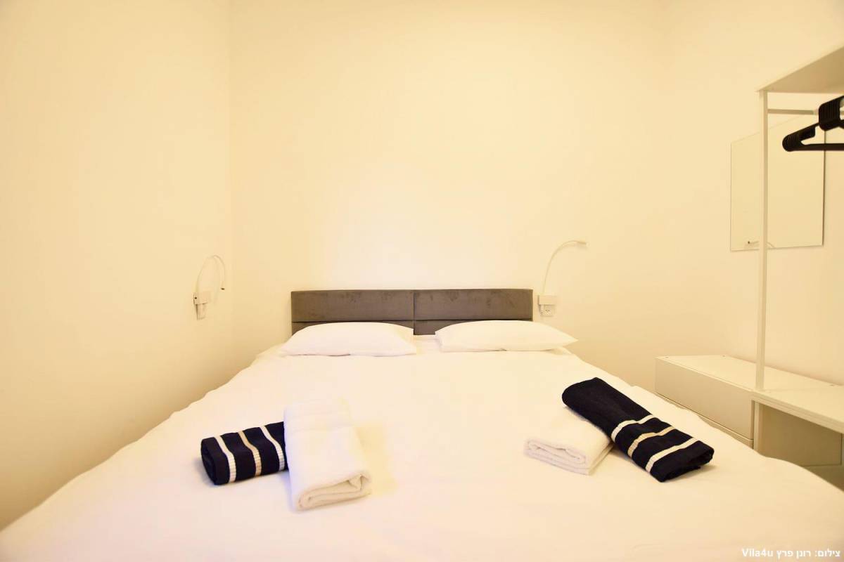 90856 גלריית הסוויטות, אחוזת פאלמס בוטיק, וילה  בטבריה וילות - Vila