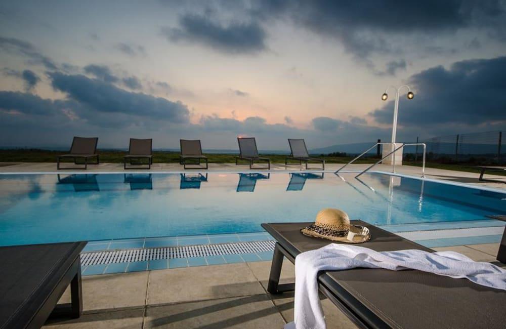 93035 המתחם החיצוני, וילה אחוזת אלון וזית, וילה  בנווה זיו וילות - Vila