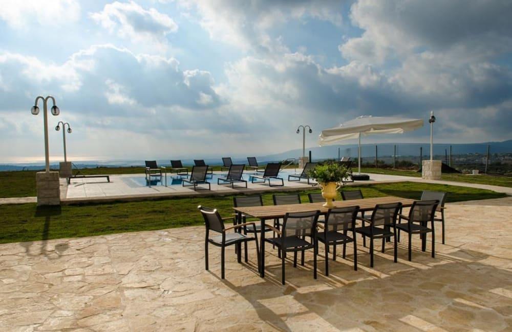 93037 המתחם החיצוני, וילה אחוזת אלון וזית, וילה  בנווה זיו וילות - Vila