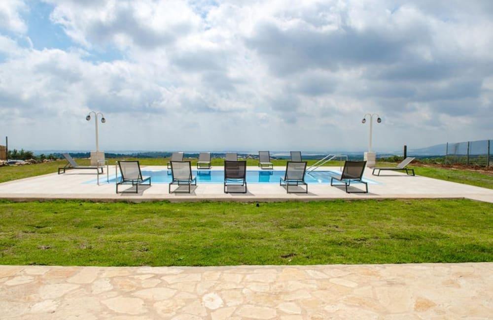 93043 המתחם החיצוני, וילה אחוזת אלון וזית, וילה  בנווה זיו וילות - Vila