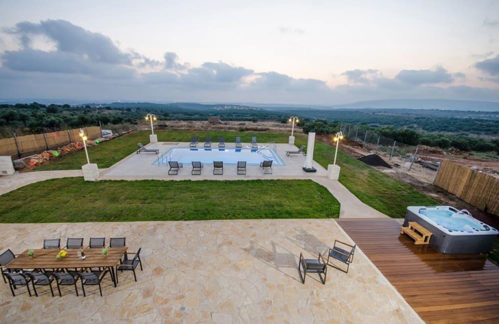 93047 המתחם החיצוני, וילה אחוזת אלון וזית, וילה  בנווה זיו וילות - Vila