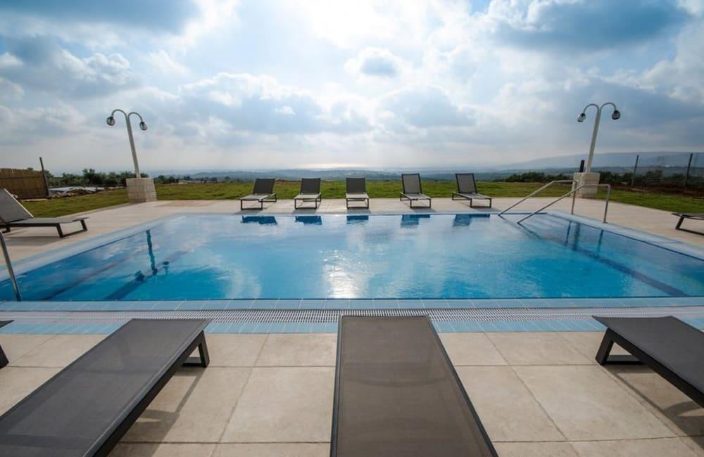 93048 המתחם החיצוני, וילה אחוזת אלון וזית, וילה  בנווה זיו וילות - Vila