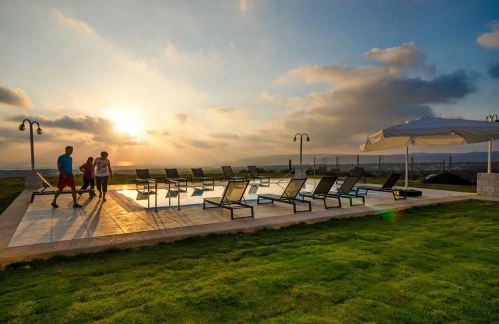 93049 המתחם החיצוני, וילה אחוזת אלון וזית, וילה  בנווה זיו וילות - Vila