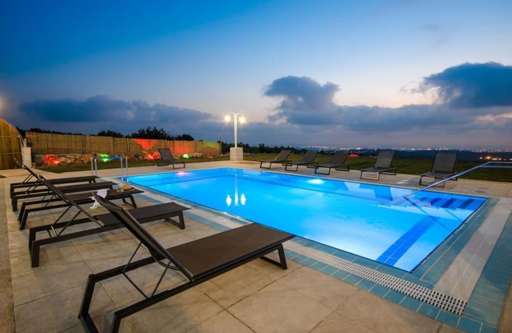 93053 המתחם החיצוני, וילה אחוזת אלון וזית, וילה  בנווה זיו וילות - Vila