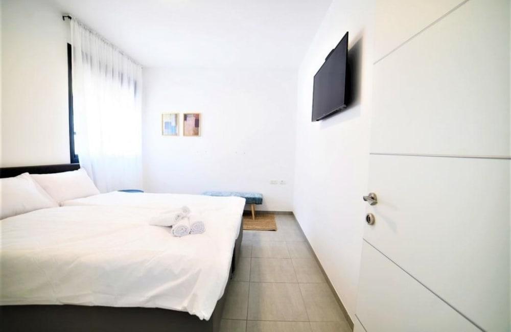 96863 גלריית פנים, וילה מול כנרת וארבל, וילה  במגדל וילות - Vila