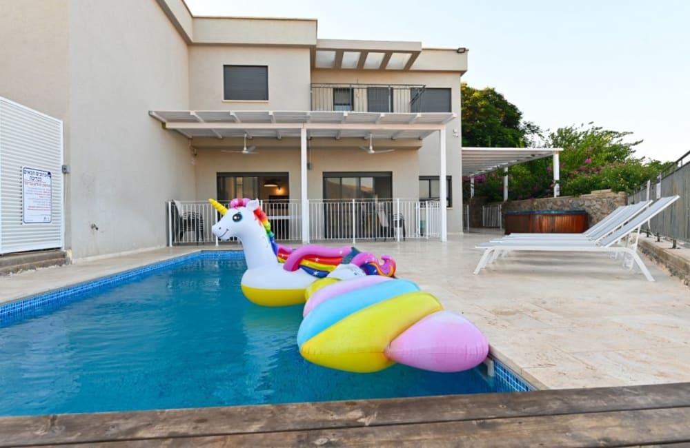 96886 גלריית חוץ, וילה מול כנרת וארבל, וילה  במגדל וילות - Vila