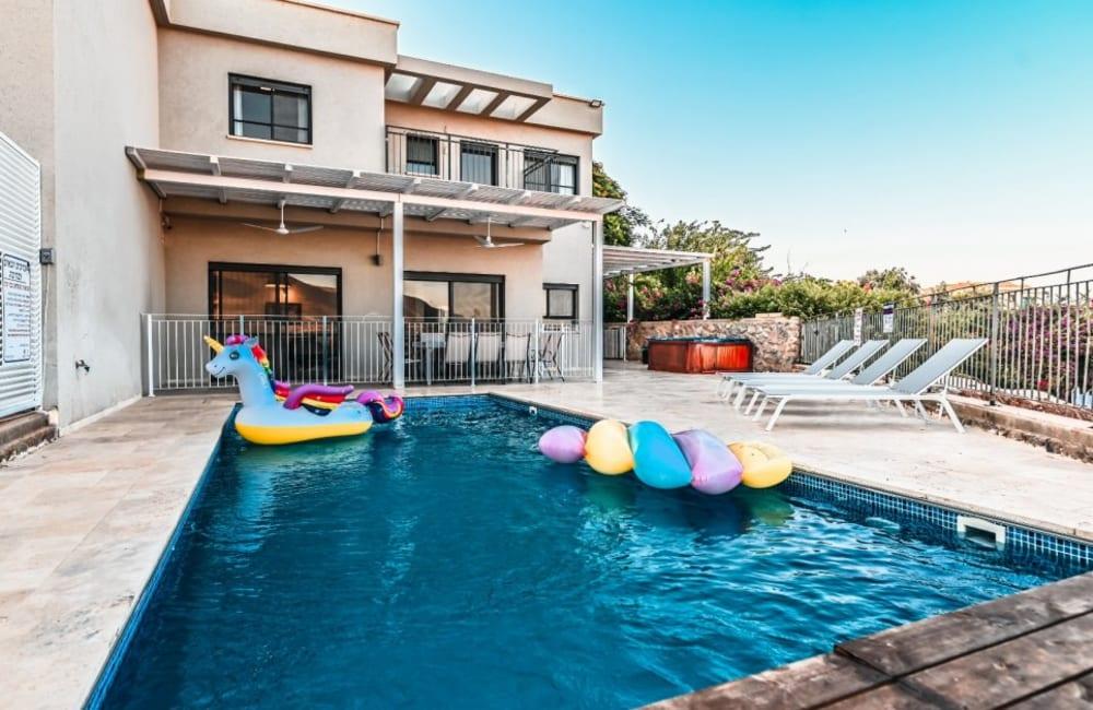 96900 גלריית חוץ, וילה מול כנרת וארבל, וילה  במגדל וילות - Vila