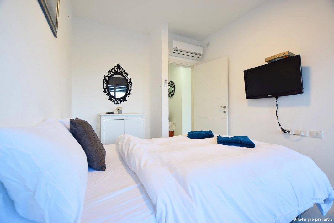 100412 פנים הוילה והחדרים, אחוזת אגם כנרת, וילה  במגדל וילות - Vila