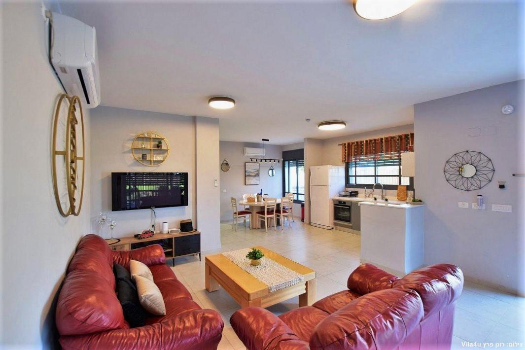 100421 פנים הוילה והחדרים, אחוזת אגם כנרת, וילה  במגדל וילות - Vila