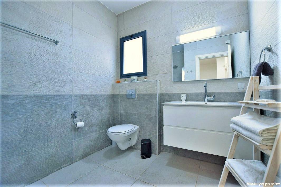 100423 פנים הוילה והחדרים, אחוזת אגם כנרת, וילה  במגדל וילות - Vila