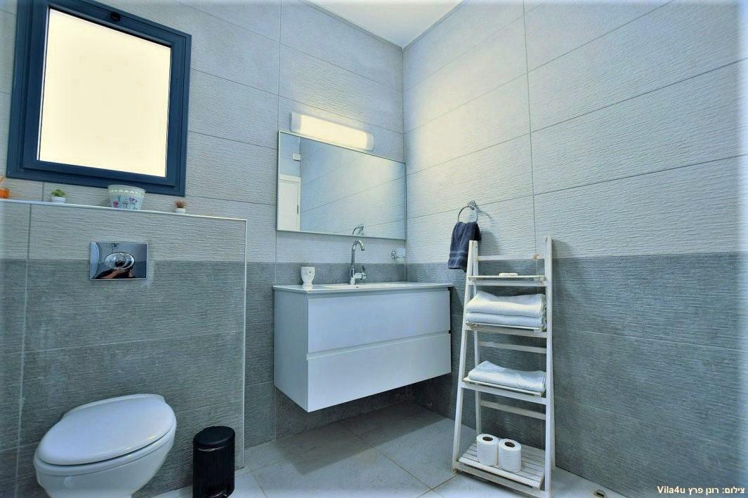 100425 פנים הוילה והחדרים, אחוזת אגם כנרת, וילה  במגדל וילות - Vila