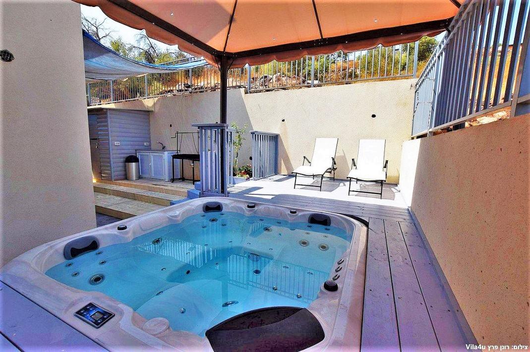 100434 חצר הוילה, אחוזת אגם כנרת, וילה  במגדל וילות - Vila
