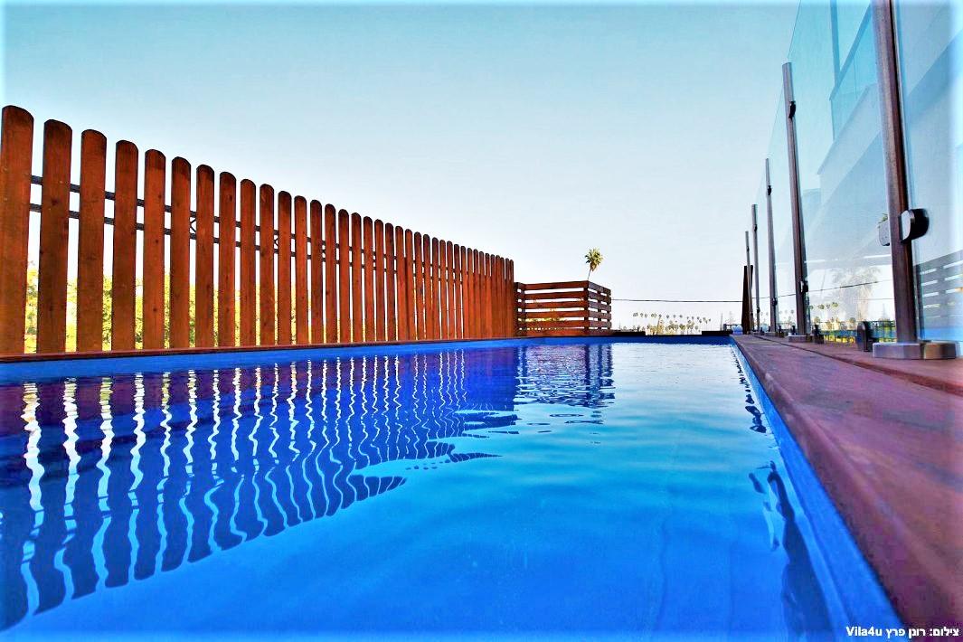 100435 חצר הוילה, אחוזת אגם כנרת, וילה  במגדל וילות - Vila