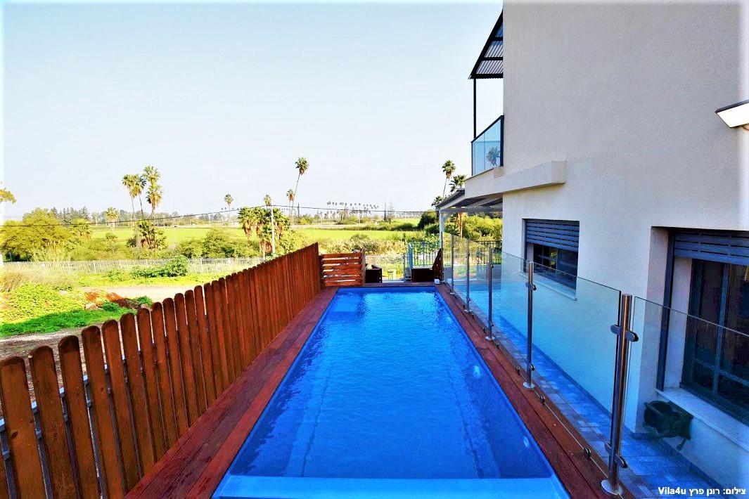 100436 חצר הוילה, אחוזת אגם כנרת, וילה  במגדל וילות - Vila