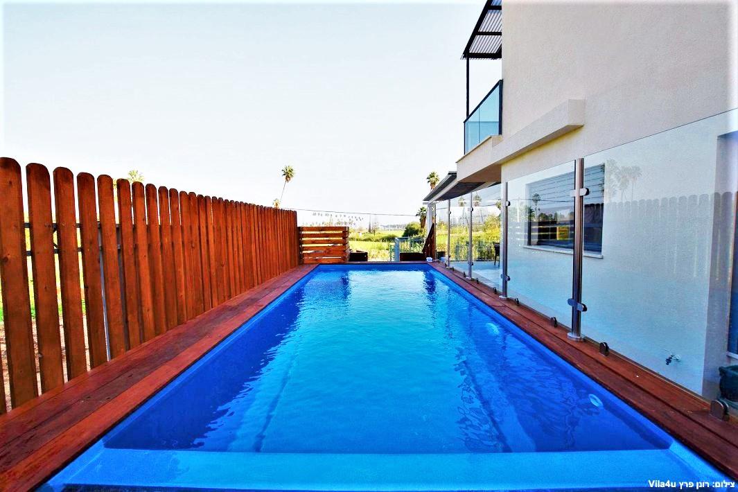 100437 חצר הוילה, אחוזת אגם כנרת, וילה  במגדל וילות - Vila
