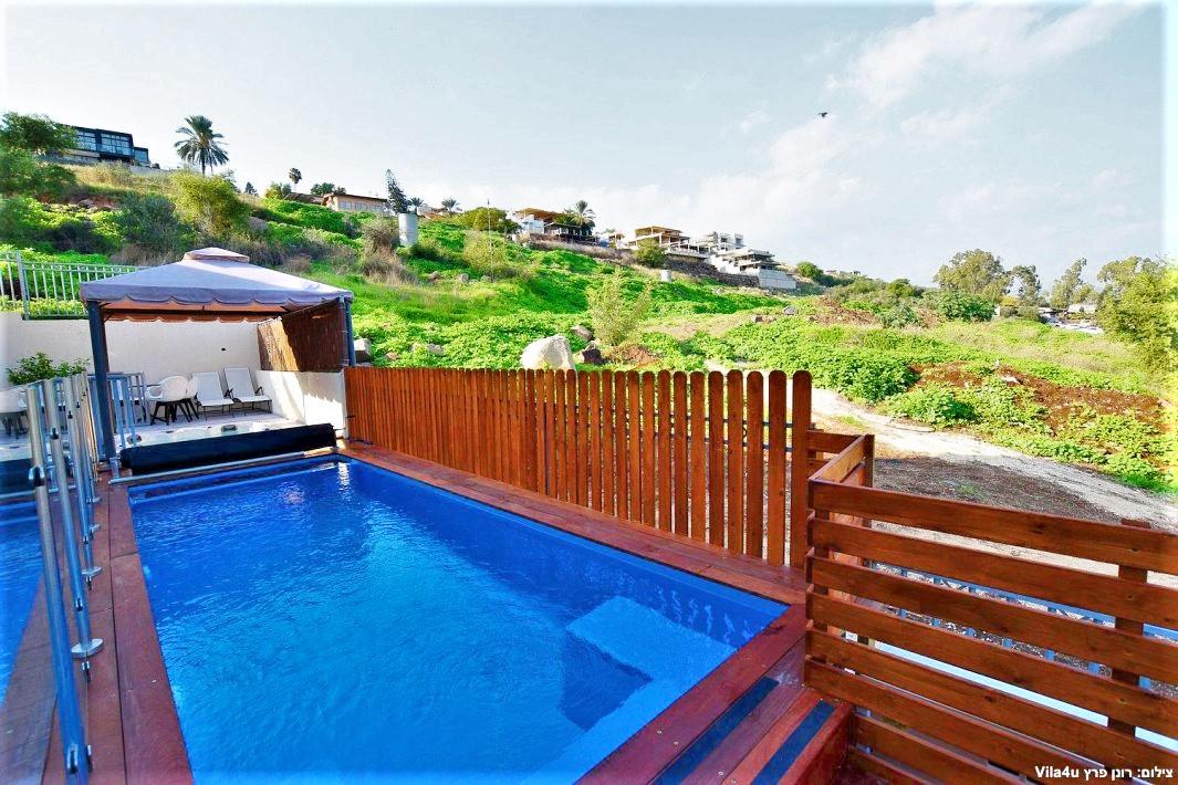 100447 חצר הוילה, אחוזת אגם כנרת, וילה  במגדל וילות - Vila