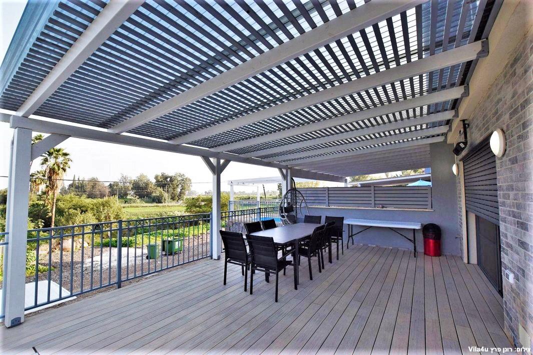 100450 חצר הוילה, אחוזת אגם כנרת, וילה  במגדל וילות - Vila