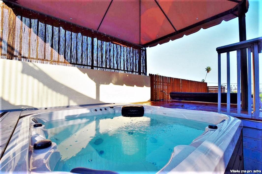 100452 חצר הוילה, אחוזת אגם כנרת, וילה  במגדל וילות - Vila