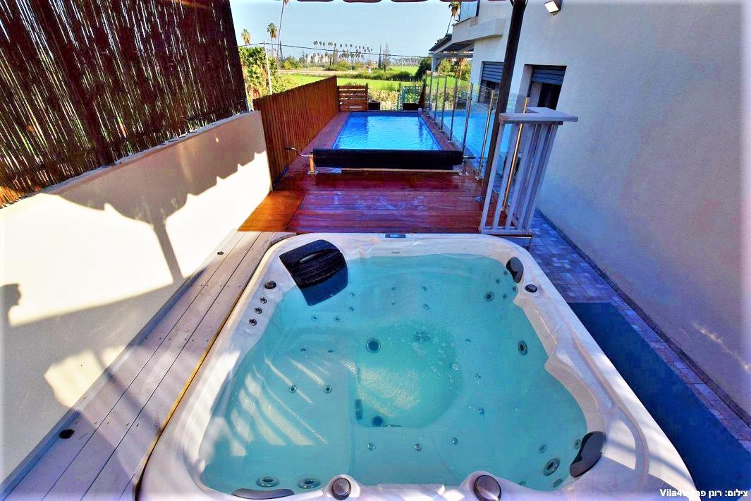 100455 חצר הוילה, אחוזת אגם כנרת, וילה  במגדל וילות - Vila
