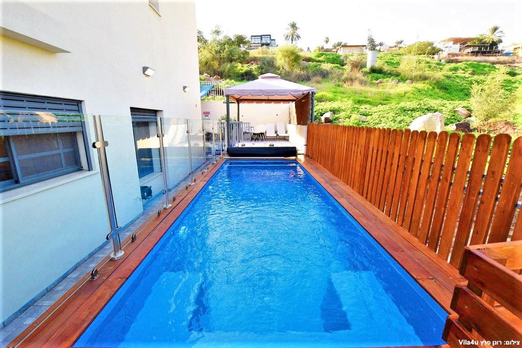 100456 חצר הוילה, אחוזת אגם כנרת, וילה  במגדל וילות - Vila