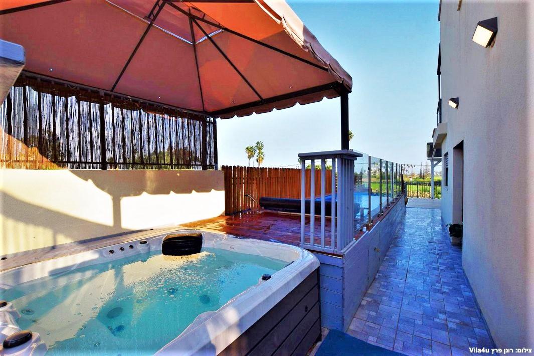 100457 חצר הוילה, אחוזת אגם כנרת, וילה  במגדל וילות - Vila
