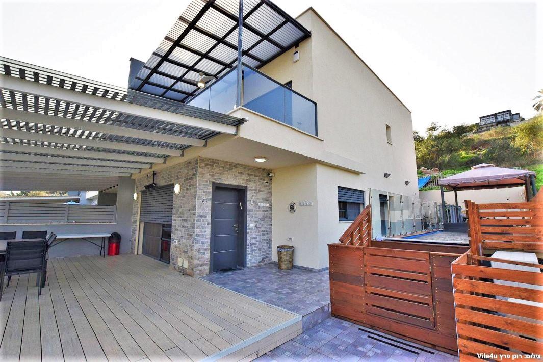 100458 חצר הוילה, אחוזת אגם כנרת, וילה  במגדל וילות - Vila